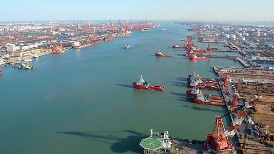 天津滨海新区天津港港口货运航拍延时视频的预览图