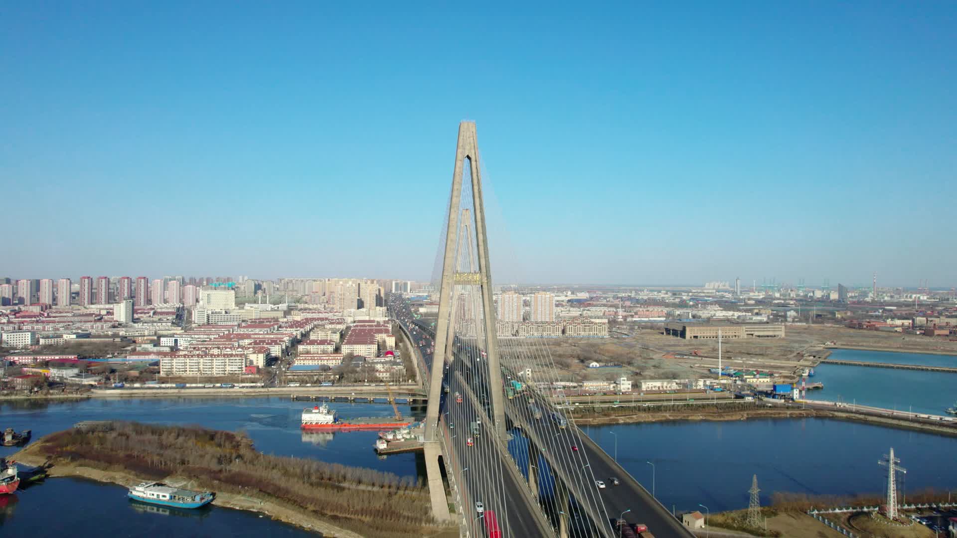 天津滨海新区海河大桥航拍视频的预览图