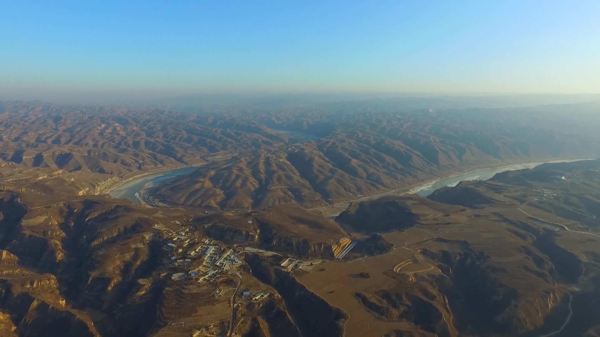 黄土高原黄河视频的预览图