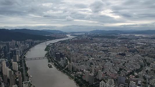 福建福州城市闽江江边大桥延时摄影风云视频的预览图