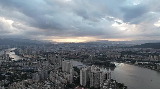 广州塔城市日落航拍延时镜头视频的预览图