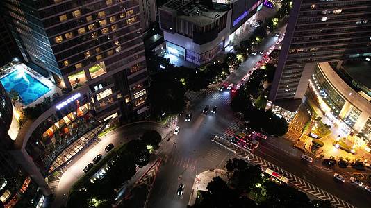 广州天河威斯汀酒店航拍夜景街道人行道十字路口车辆行人俯拍晚上视频的预览图