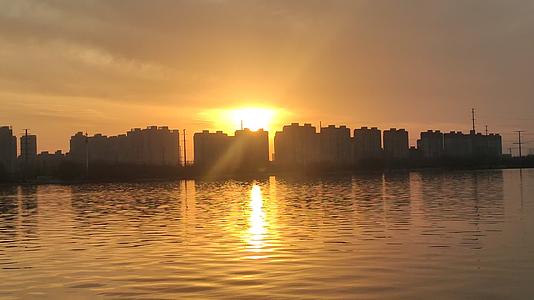 龙湖夕阳视频的预览图