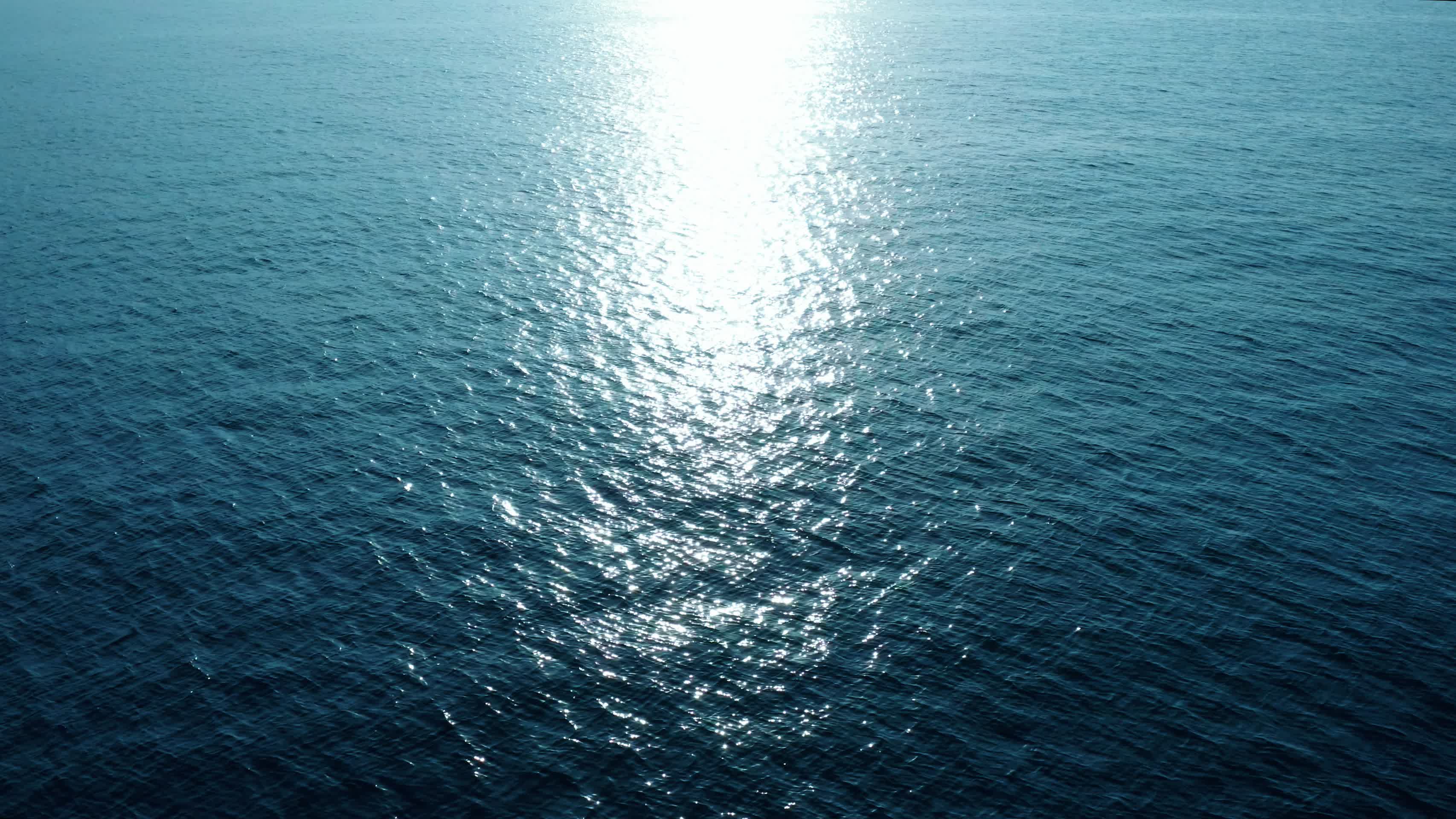 蓝色海面波澜左移方向日出风光4K航拍背景视频视频的预览图