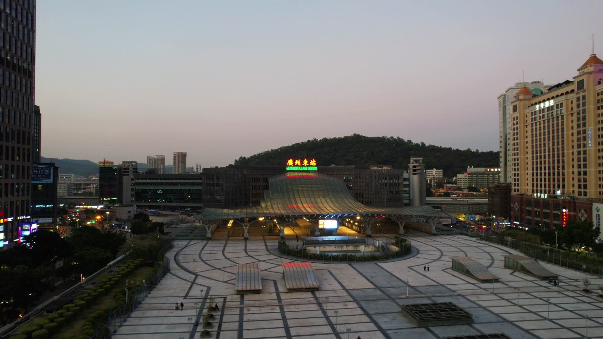 广州天河航拍广州火车东站视频的预览图