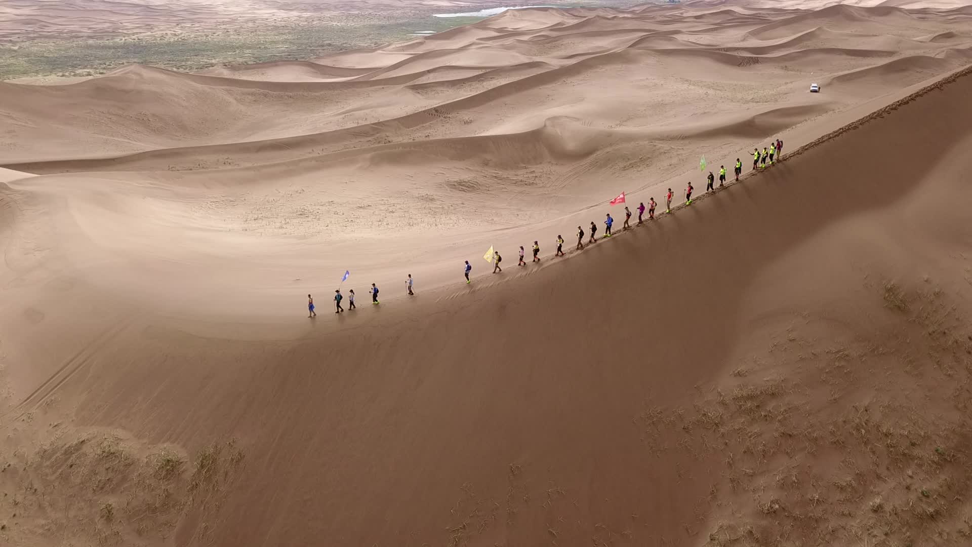 沙漠穿越徒步挑战自我视频的预览图