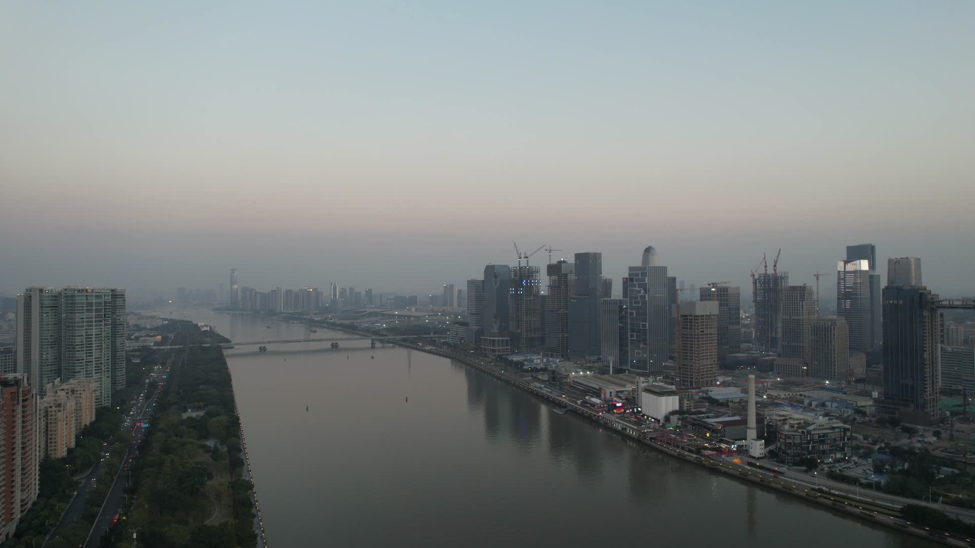 广州城市珠江琶醍珠江啤酒厂琶洲建筑群视频的预览图