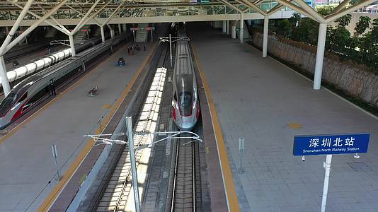中国高铁赣深线深圳北高铁站动车出站4K航拍视频视频的预览图