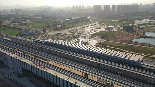 中国高铁赣深线东莞南站高铁站动车入站4K航拍视频视频的预览图