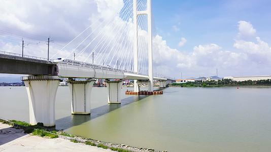中国高铁高铁桥动车过高架桥4K航拍视频视频的预览图
