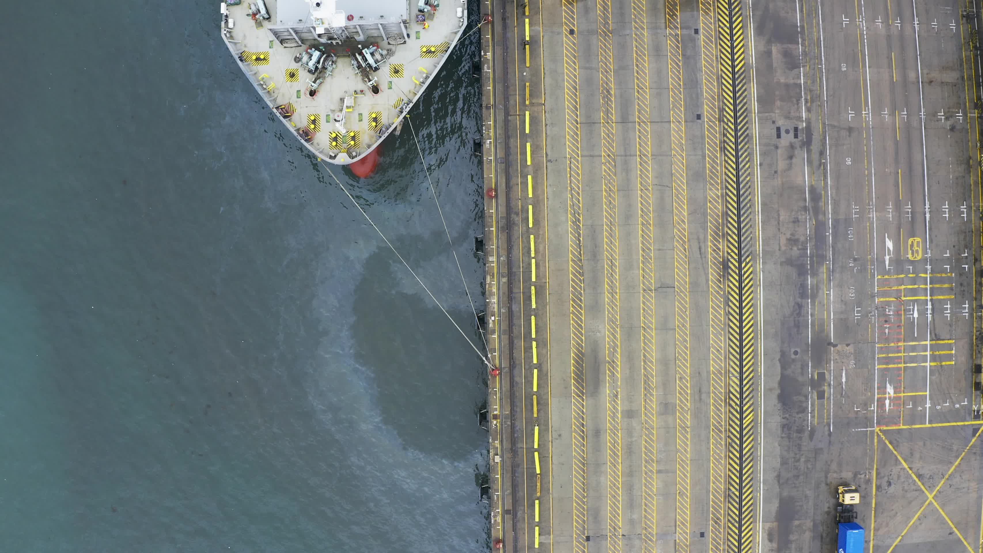 深圳市盐田港港口码头货轮停靠装卸货物4K航拍视频视频的预览图
