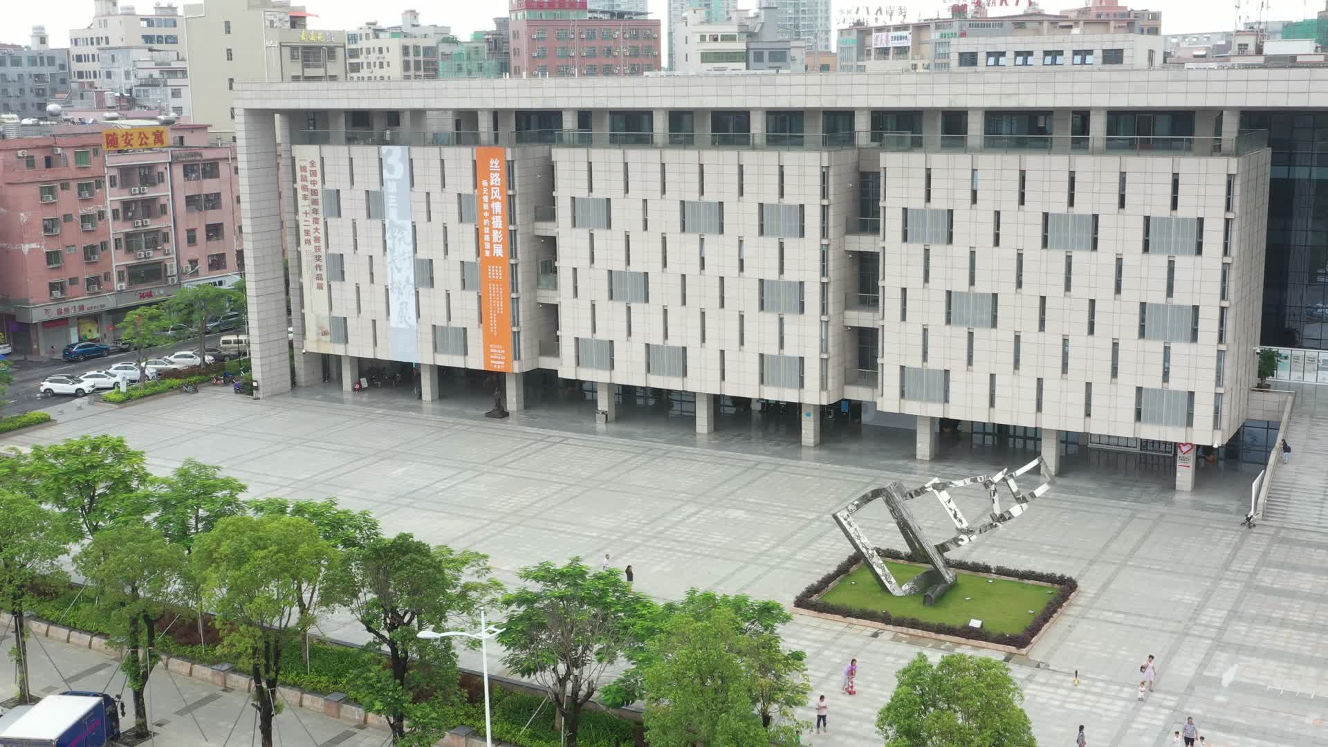 东莞大岭山图书馆建筑4K航拍视频视频的预览图