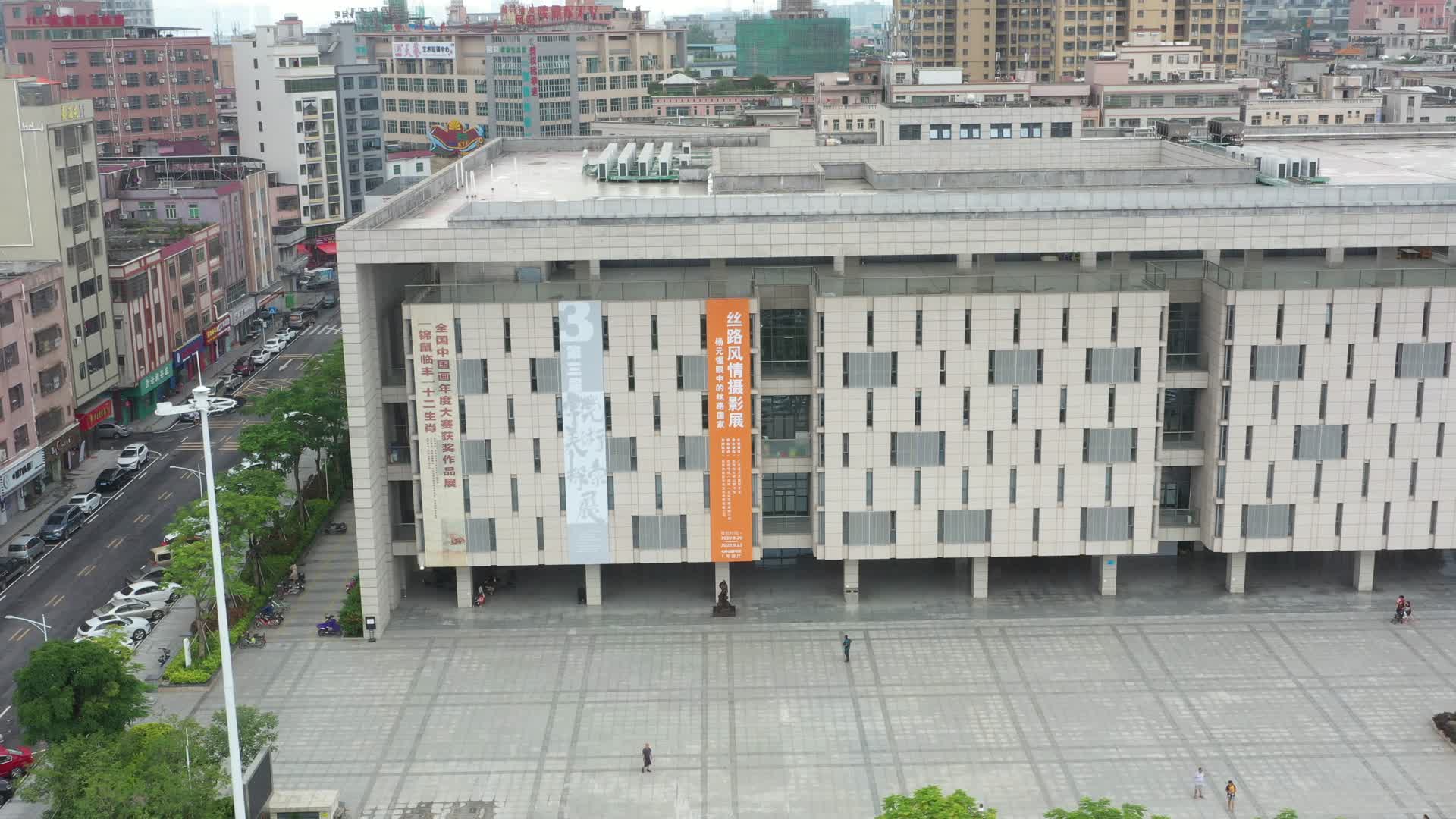 东莞大岭山图书馆建筑4K航拍视频视频的预览图