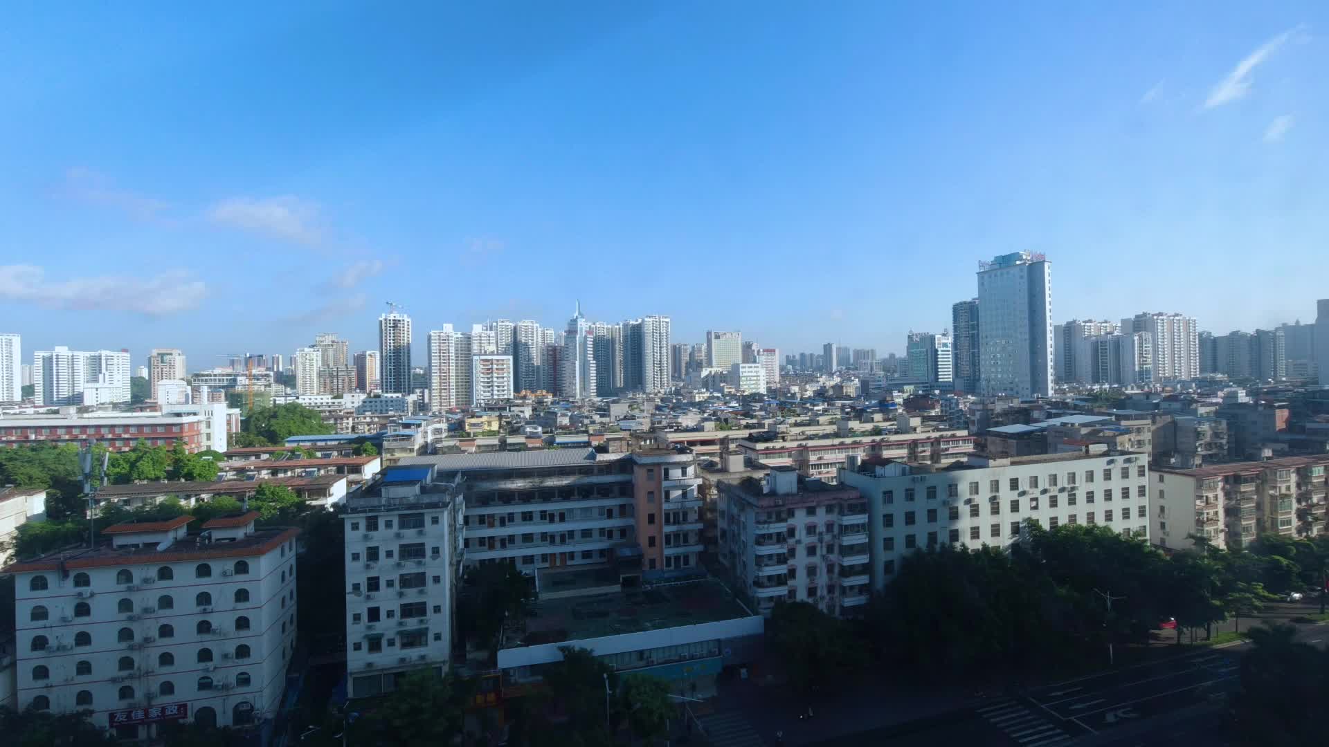 城市蓝天延时视频的预览图