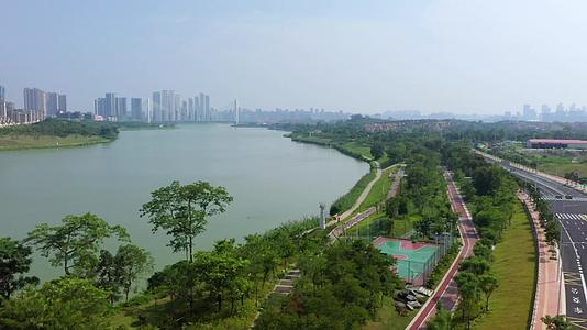 航拍南宁江滨公园视频的预览图