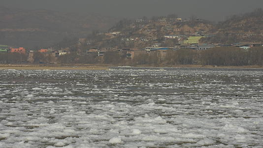 山西碛口黄河冰凌1080升格实拍视频视频的预览图