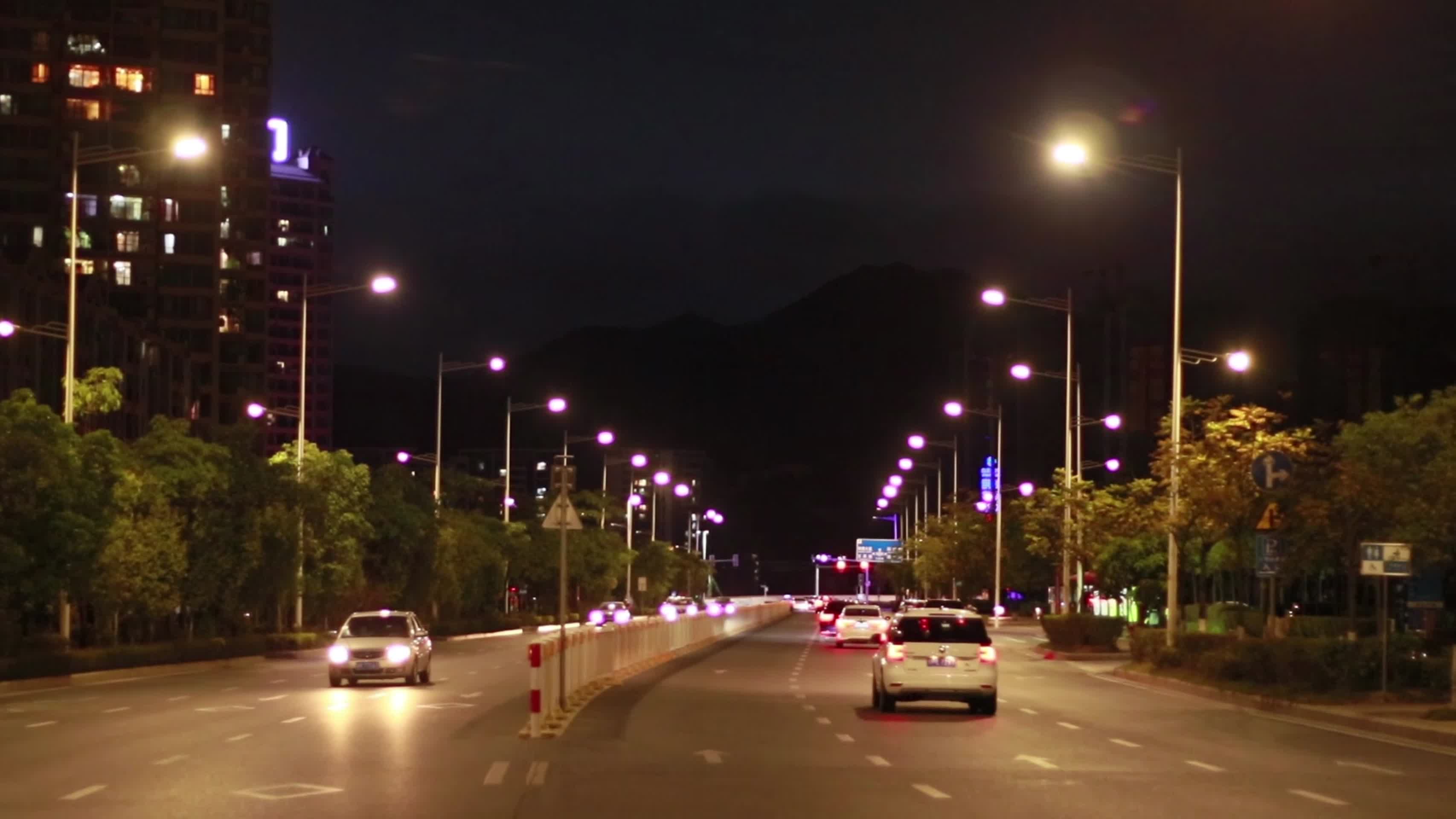 清远城市夜晚街头视频的预览图