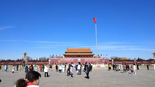 北京首都天安门广场节日盛典人流红旗飘飘视频的预览图