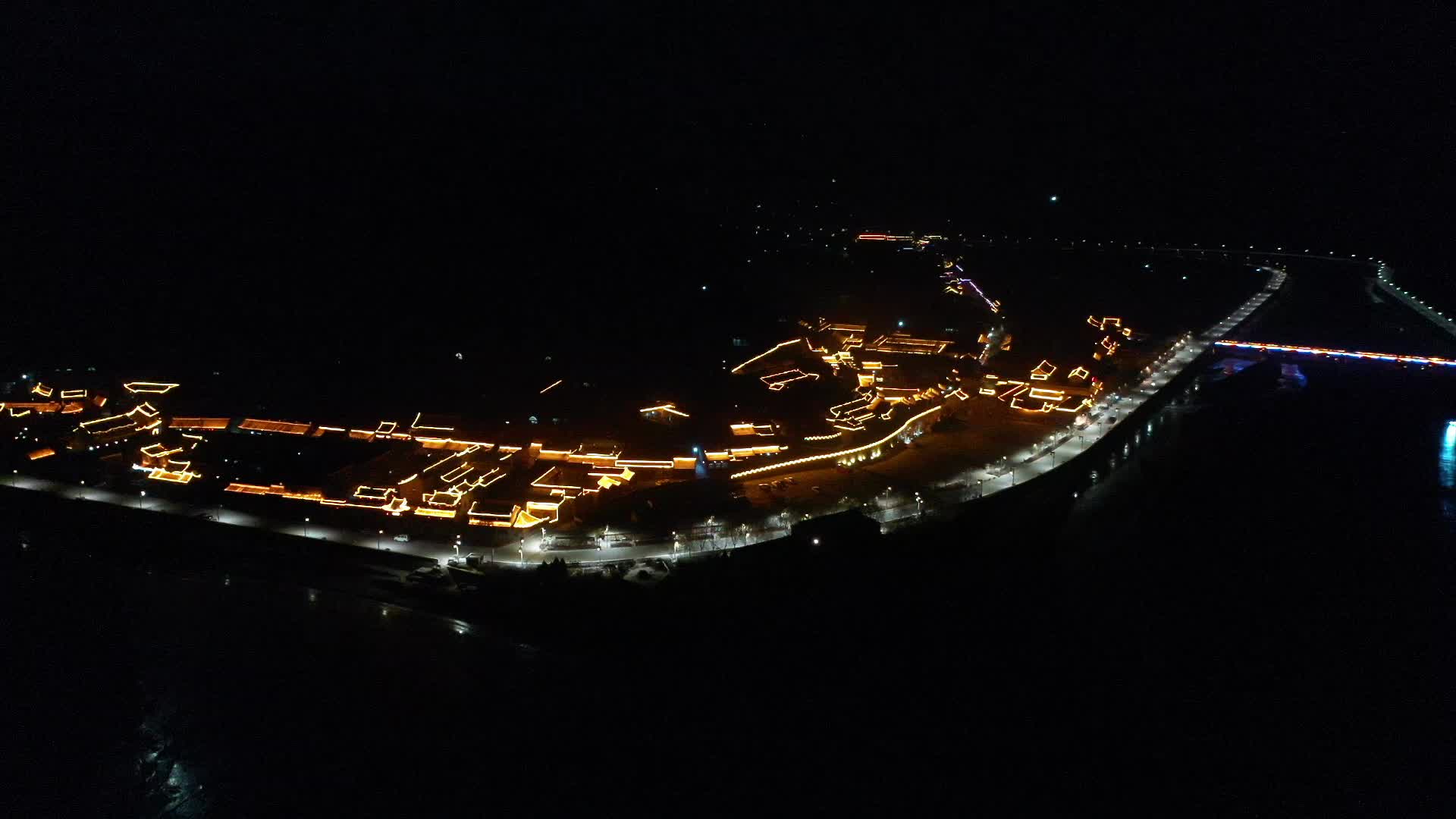 高清航拍山西吕梁碛口古镇夜景视频的预览图