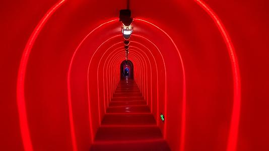 红红火火时光隧道灯光秀视频的预览图
