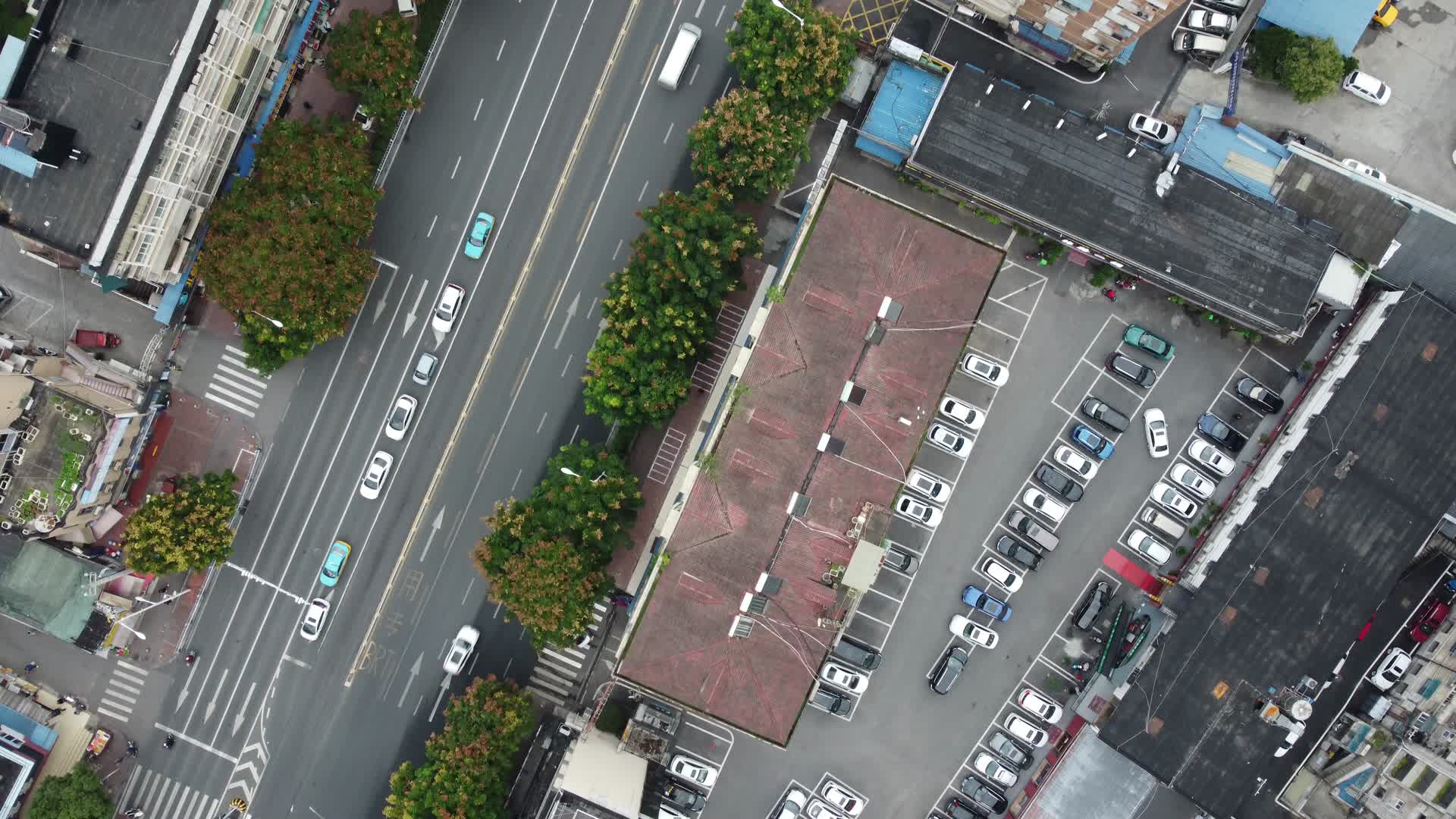 武汉宜昌居住区马路航拍视频的预览图