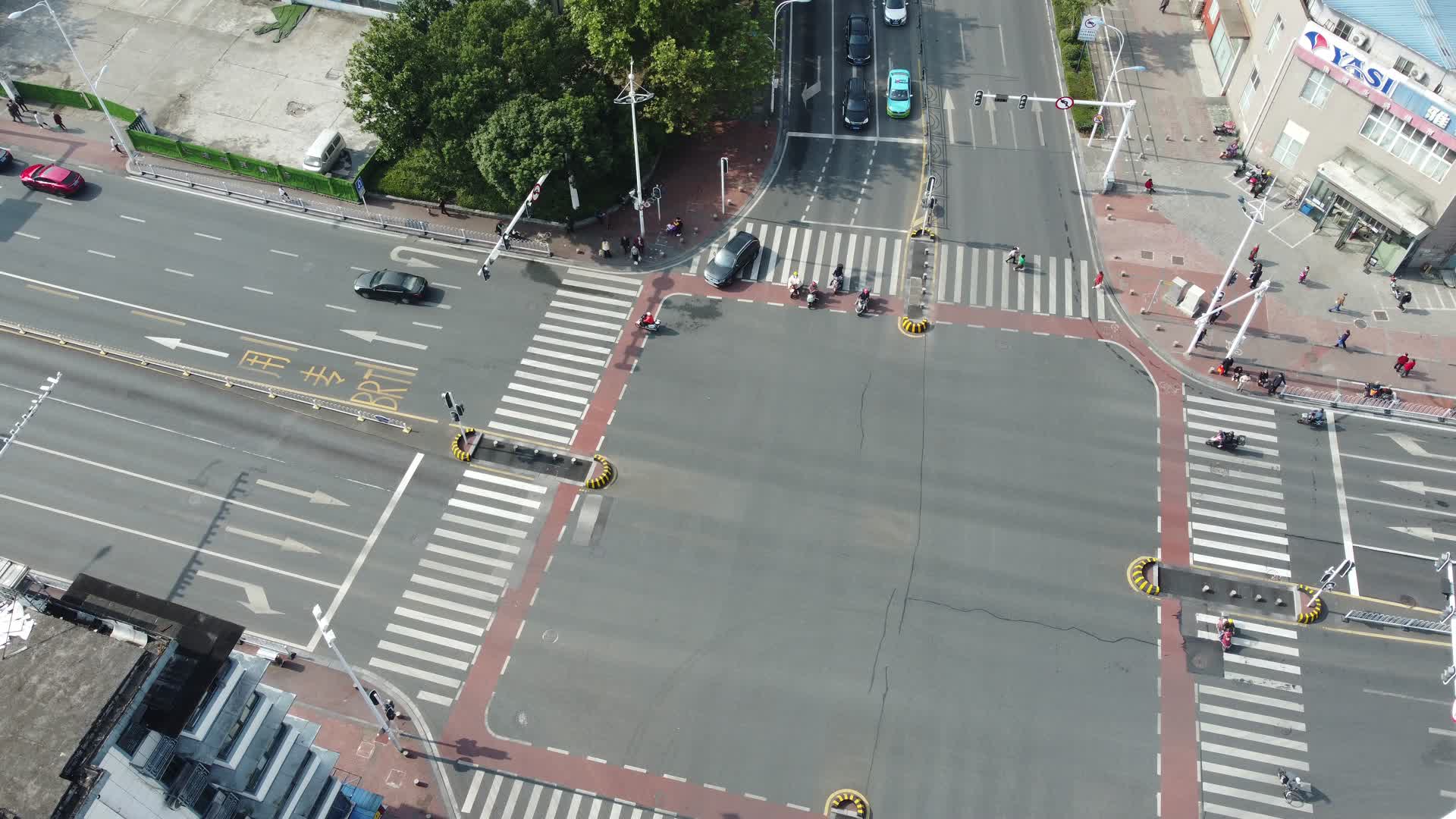 武汉宜昌十字路口航拍视频的预览图