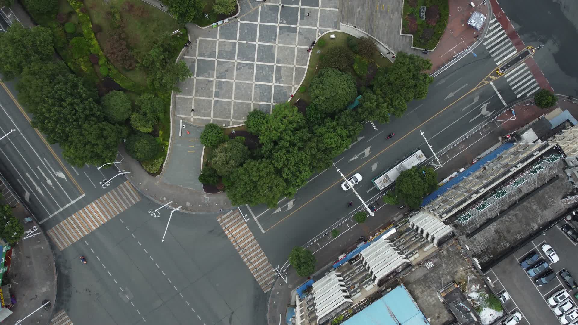 武汉宜昌居住区建筑道路航拍视频的预览图