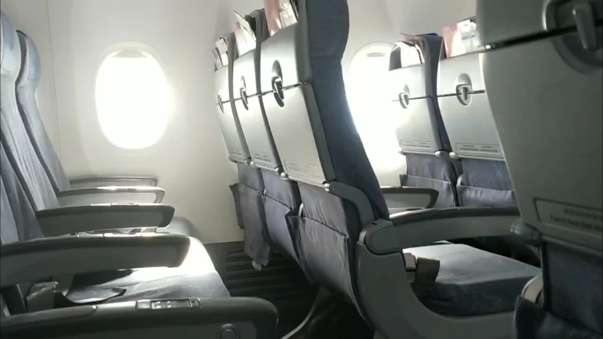 飞机客舱无人乘坐空荡荡飞机飞机座位视频的预览图