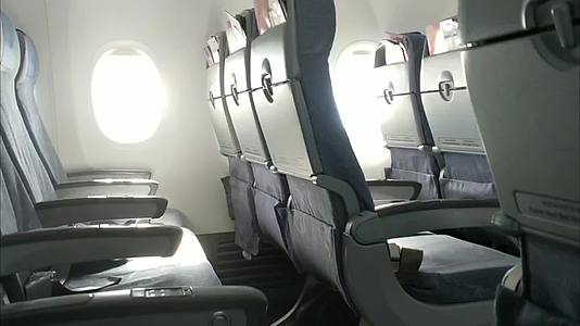 飞机客舱无人乘坐空荡荡飞机飞机座位视频的预览图