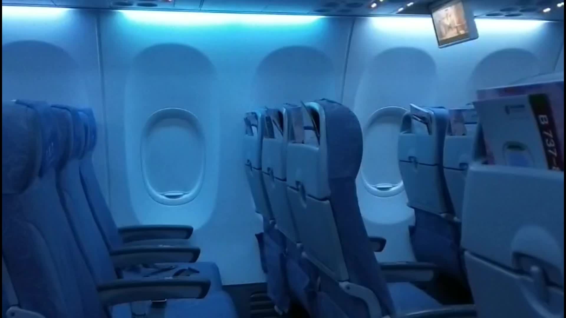 飞机客舱无人乘坐飞行中的飞机视频的预览图