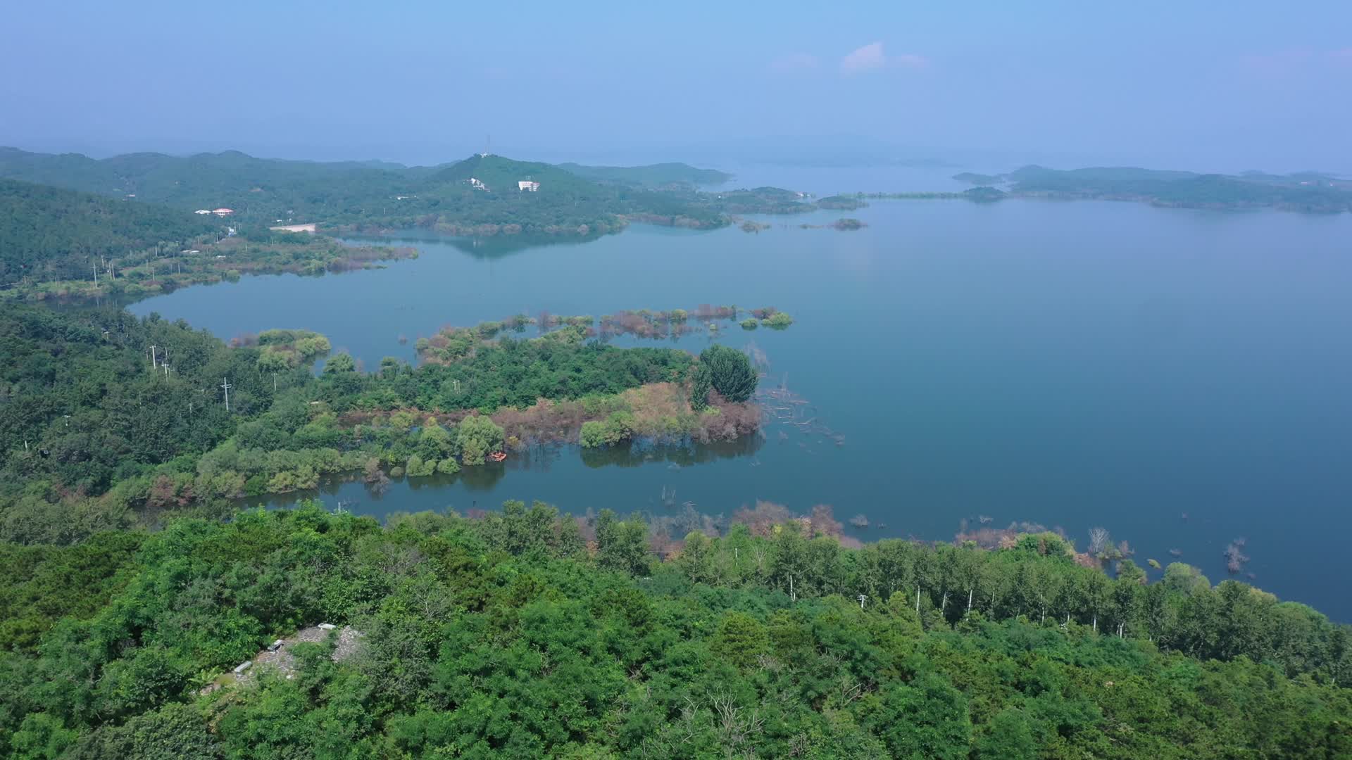北京密云水库水库河流河水水绿植植被山川水库视频的预览图