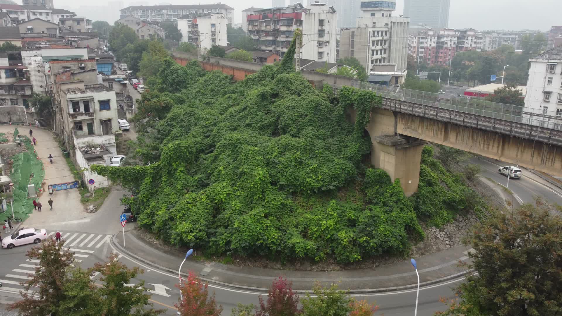 4k宜昌城市道路建筑航拍视频的预览图