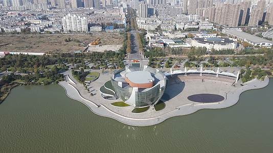 航拍江苏徐州云龙湖5A景区音乐厅视频的预览图