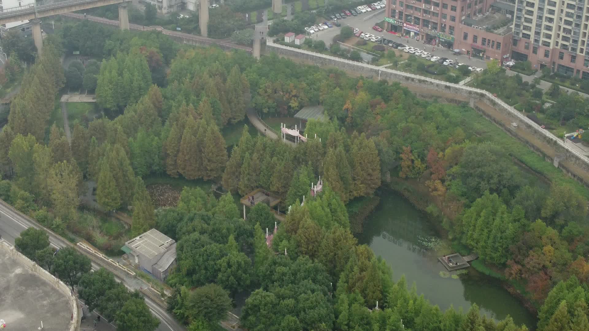 宜昌城市道路建筑绿地航拍视频的预览图