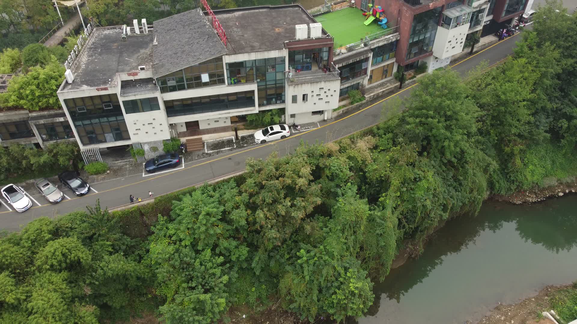 湖北宜昌城市道路建筑航拍视频的预览图