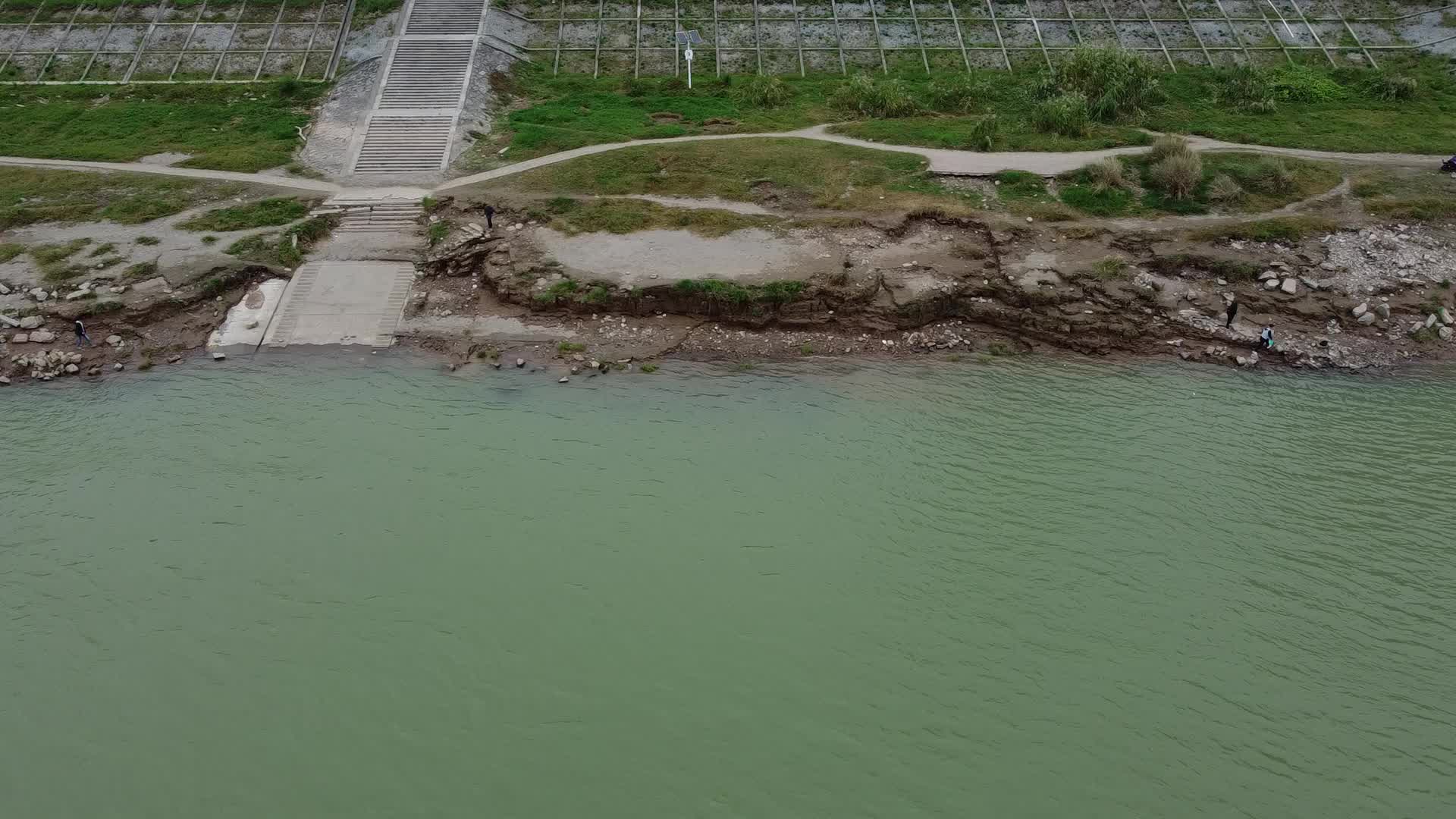 宜昌城市沿江绿地航拍视频的预览图