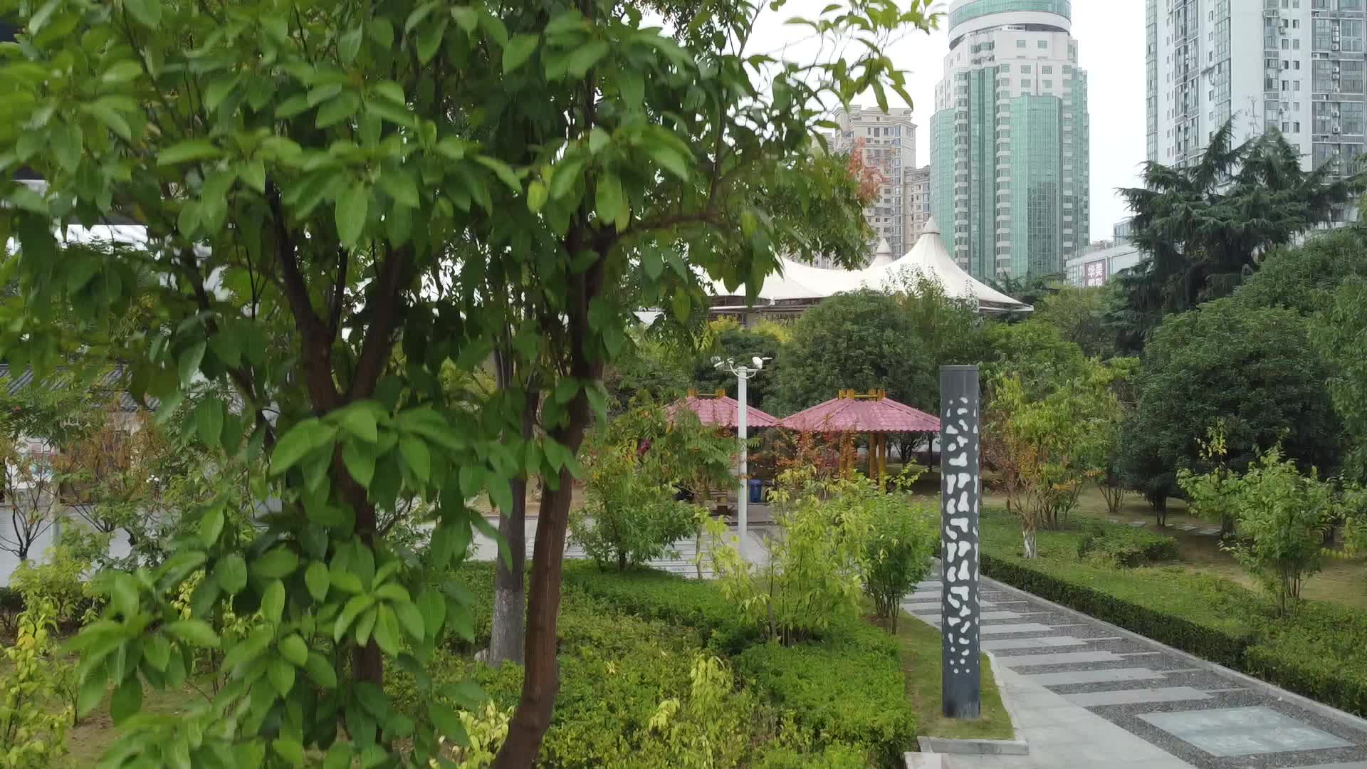 湖北宜昌城市绿地商业区航拍视频的预览图