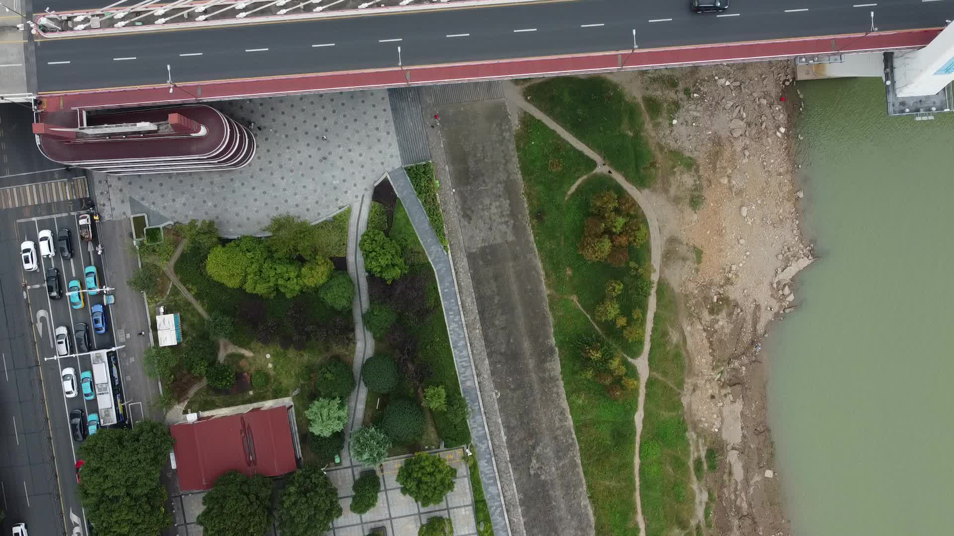 宜昌城市绿地跨江大桥航拍视频的预览图