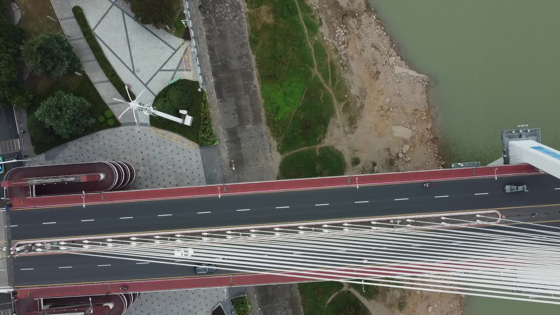 宜昌城市道路跨江桥航拍视频的预览图
