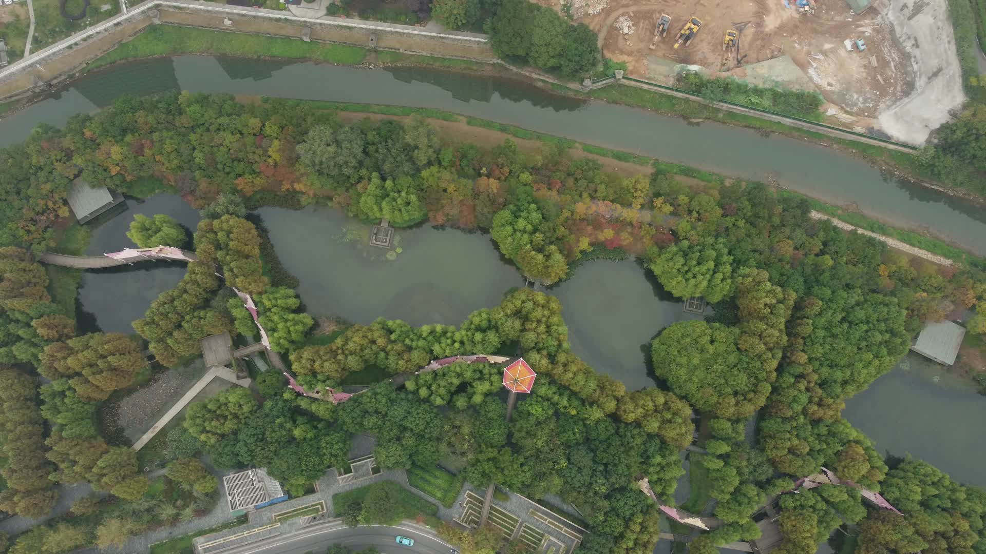 4k宜昌城市道路绿地航拍视频的预览图