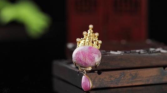 珠宝玉石收藏品视频的预览图