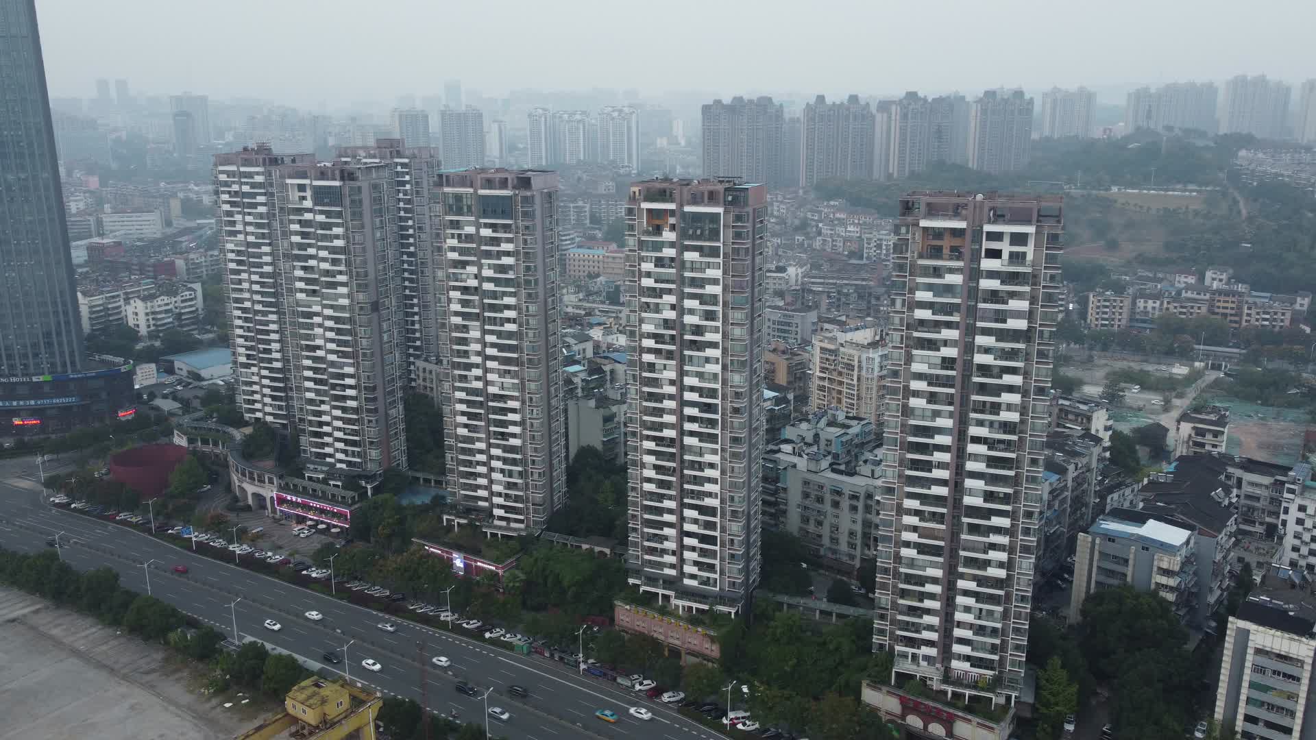 湖北宜昌城市江岸建筑航拍视频的预览图
