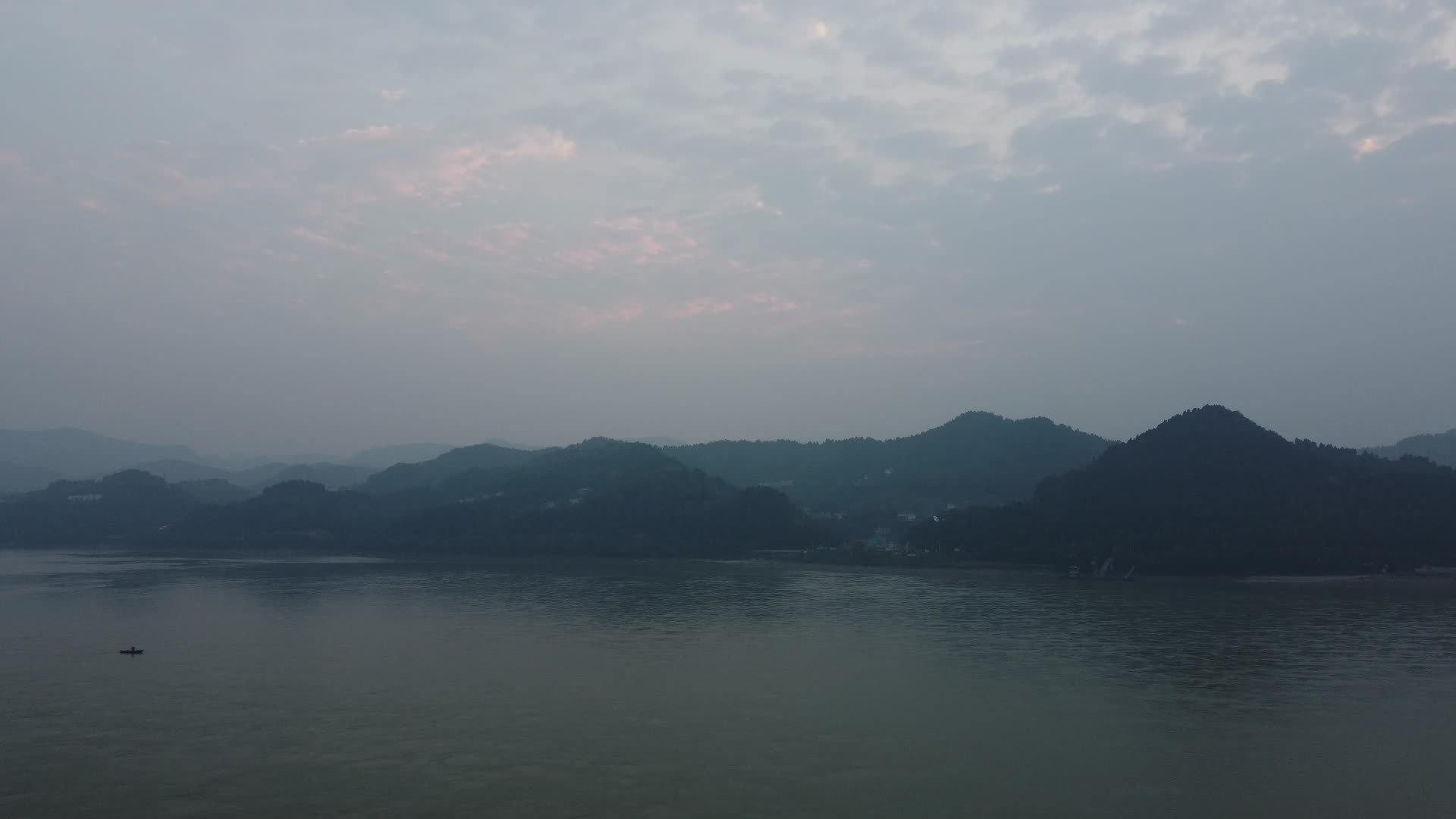 宜昌城市江景航拍视频的预览图