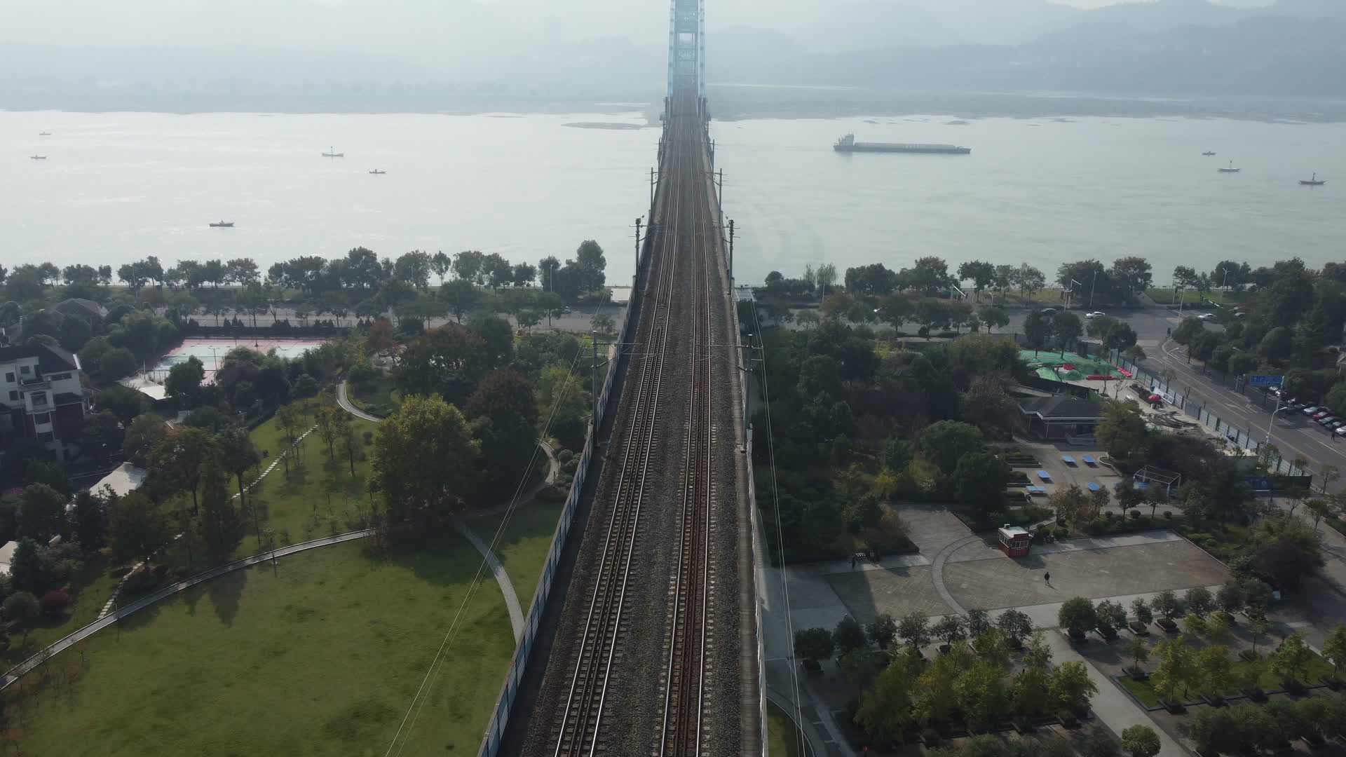 4k湖北宜昌跨江大桥航拍视频的预览图