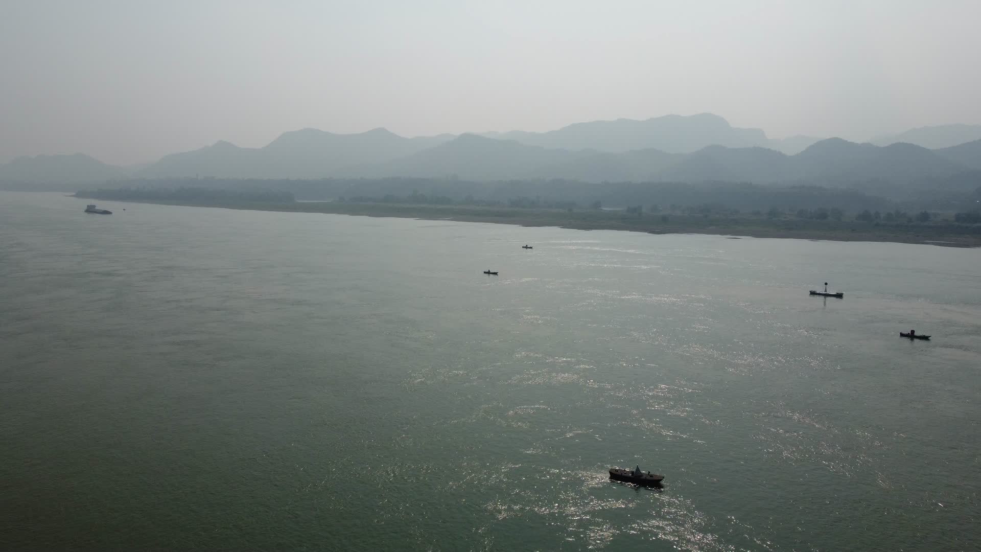 湖北宜昌城市江景航拍视频的预览图
