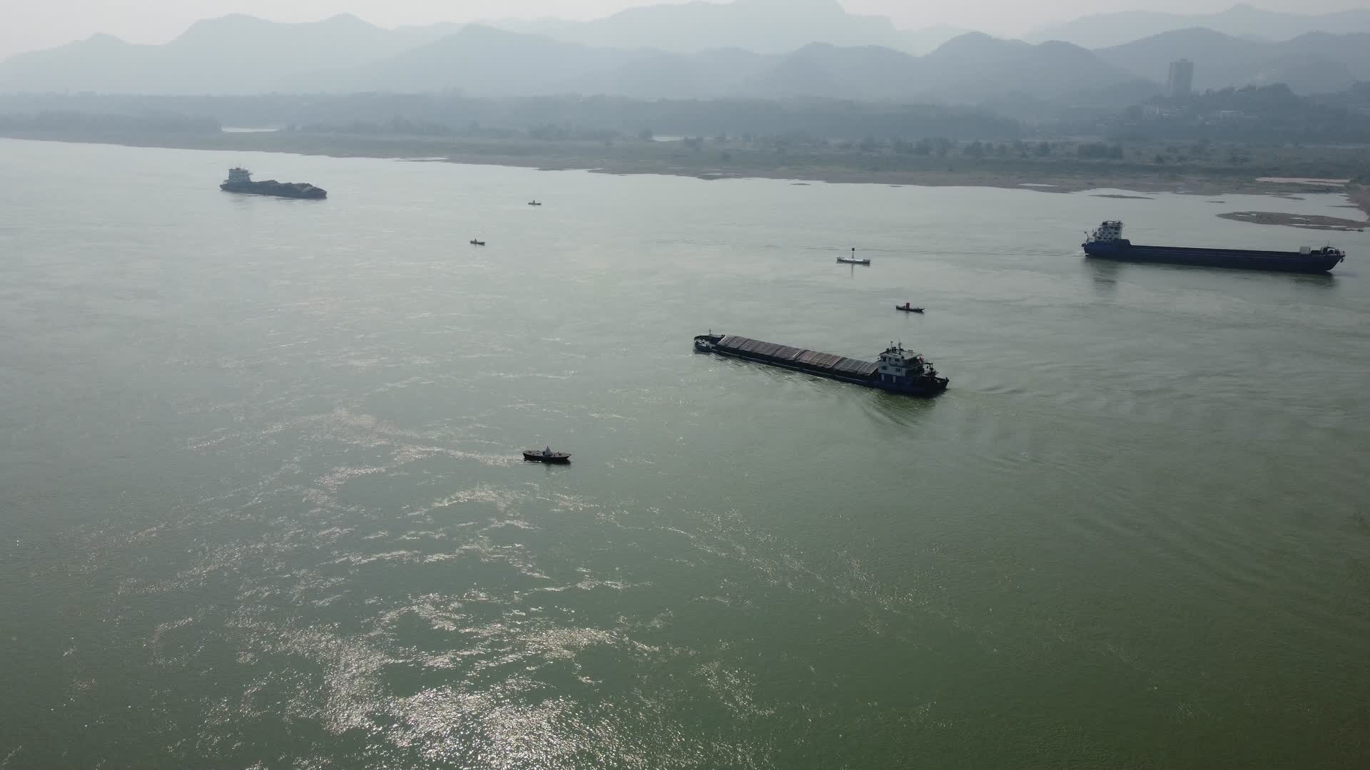 湖北宜江景船驶视频的预览图