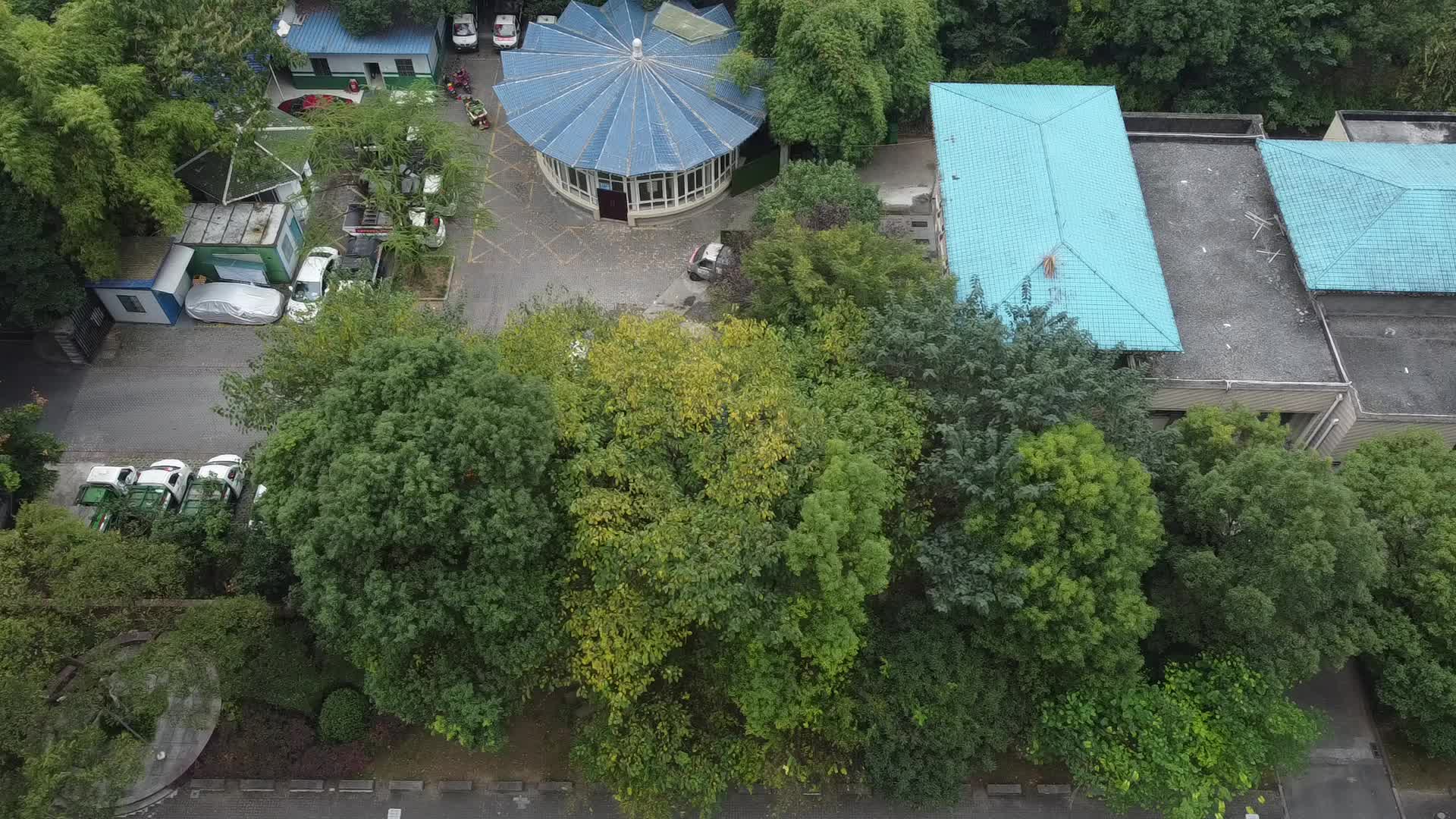 4k湖北宜昌城市绿地居住区航拍视频的预览图