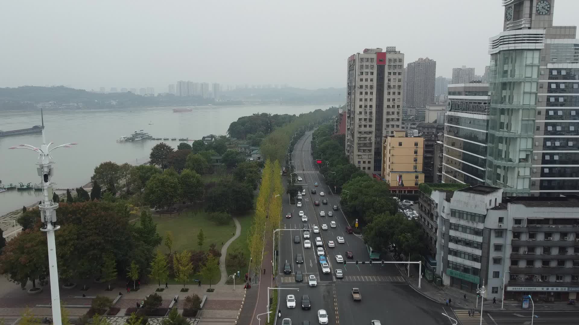 4k湖北宜昌城市沿江建筑道路航拍视频的预览图