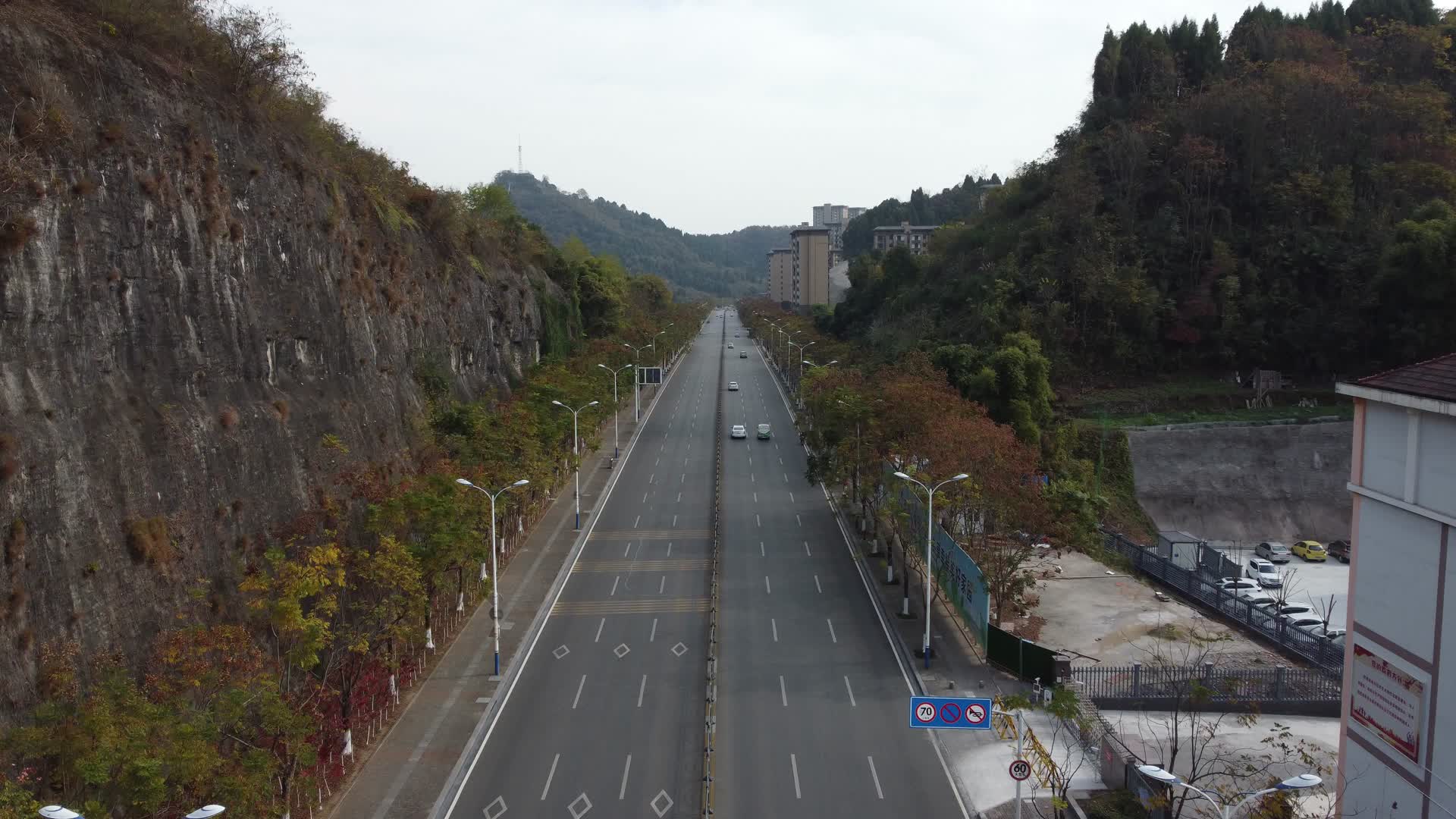 湖北宜昌市马路交通航拍视频的预览图