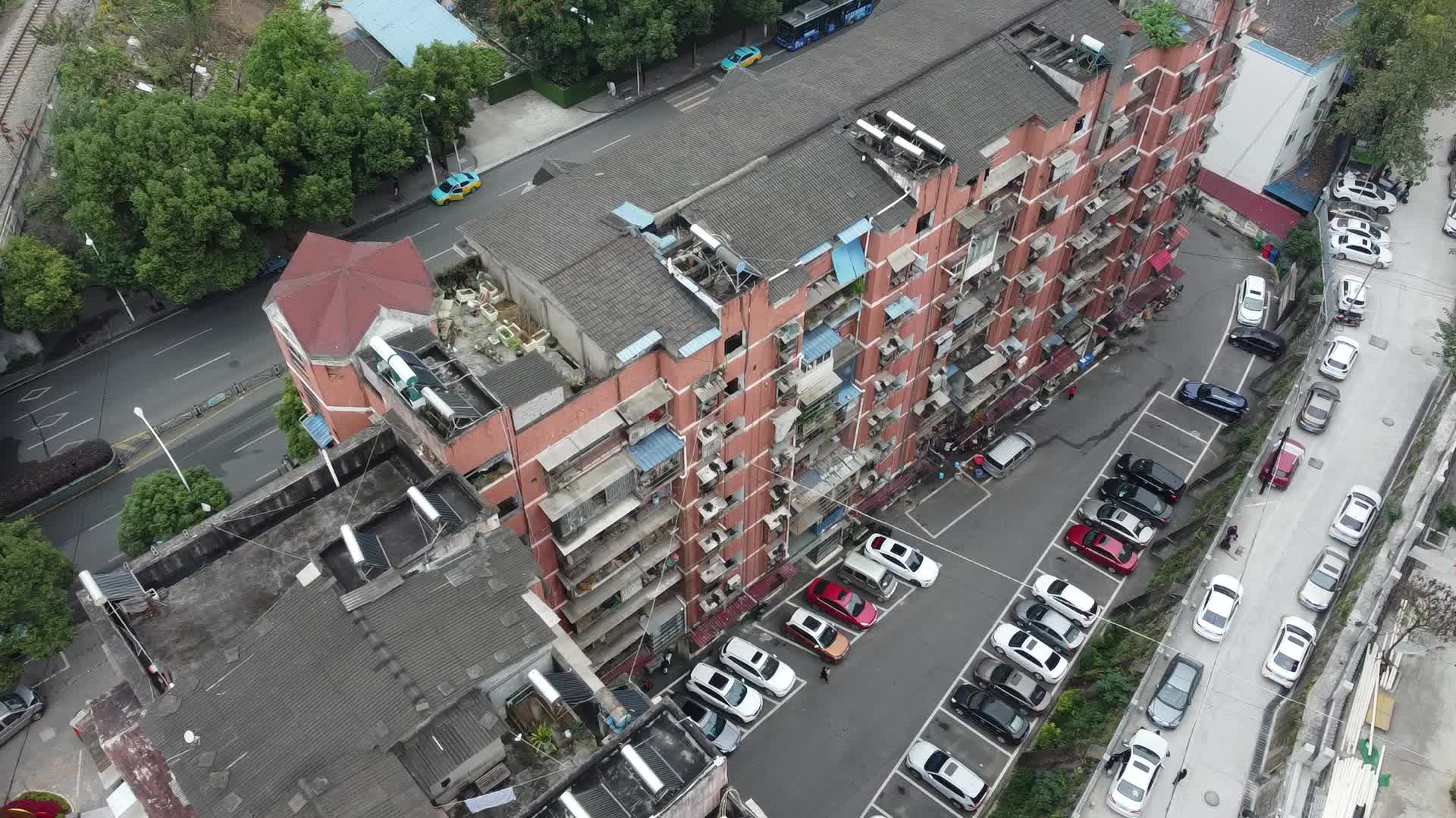 4k湖北宜昌城市建筑道路航拍视频的预览图